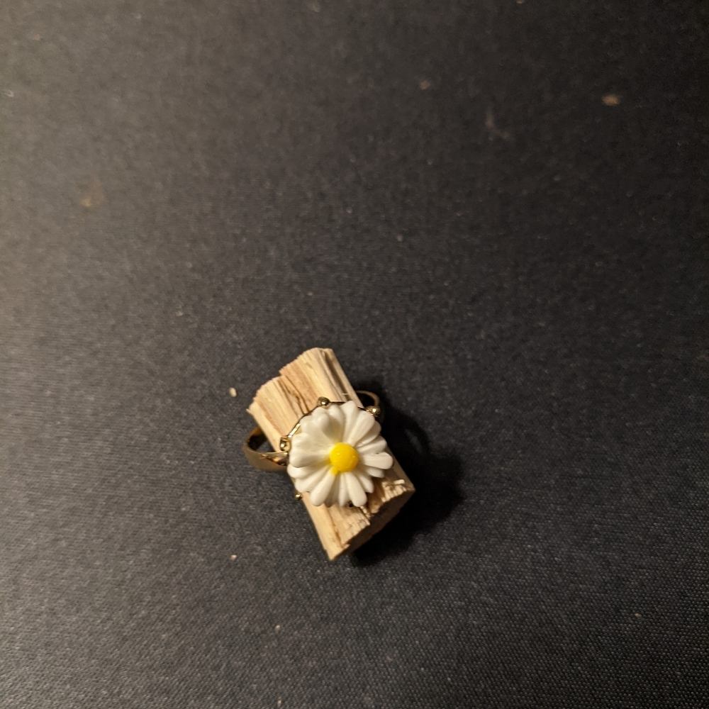 Flower Ring - Picture 3 of 3